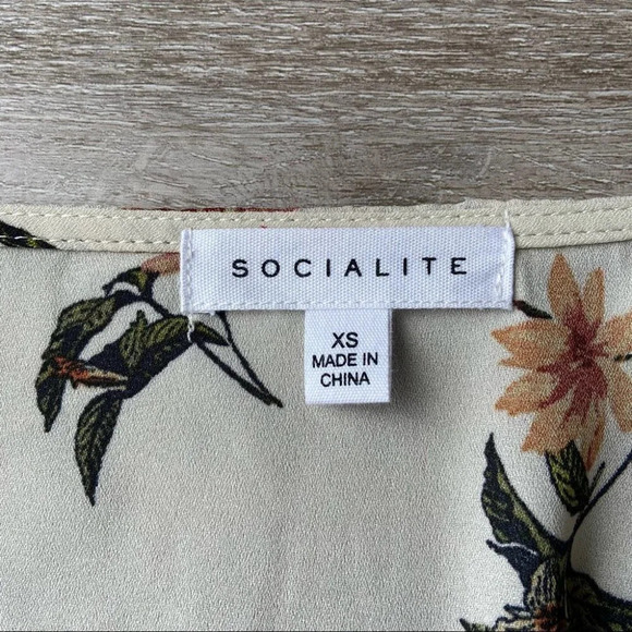 Socialite Chiffon Floral Print Faux Wrap Blouse - Picture 4 of 13